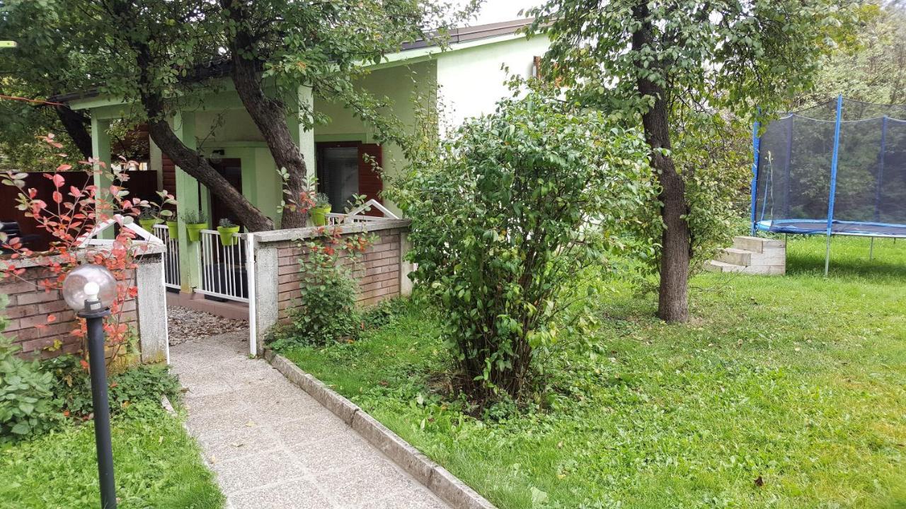 House In Center Of Gospic With Big Garden Villa Exterior photo